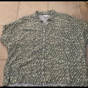 Woman’s Medium LuLaRoe Button down top